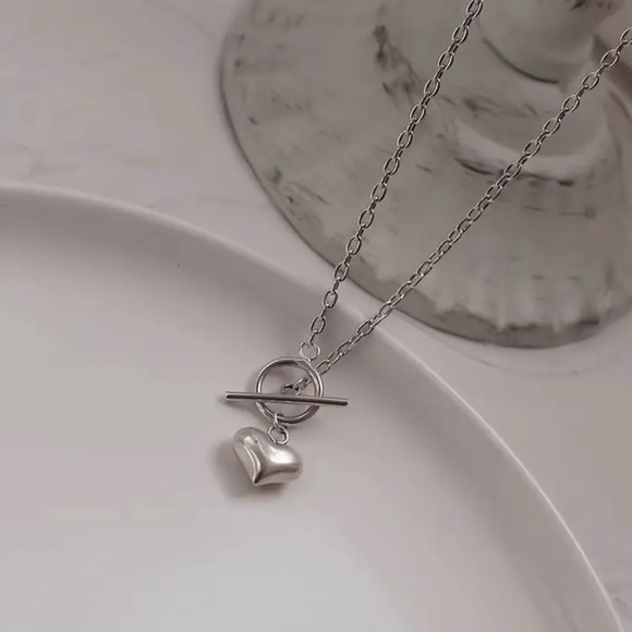 NEW Silver Heart Pendant Necklace - Picture 3 of 5